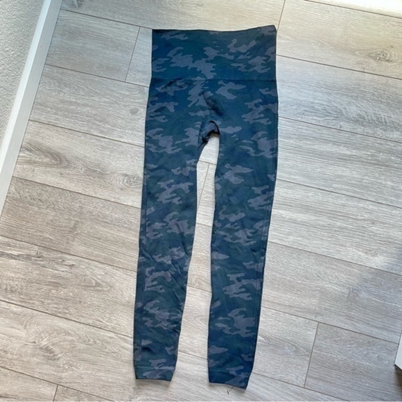 Spanx Camo Leggings - Picture 1 of 8